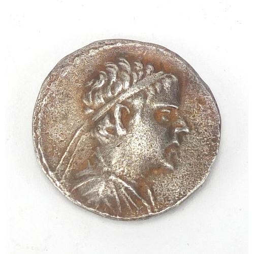 501 - Roman style Pahtarian style coin, 2.8cm in diameter, approximate weight 15.8g