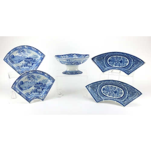 690 - Four 19th century pearlware supper dishes and a pedestal bowl, transfer printed with deer's in a lan... 