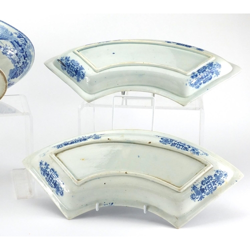 690 - Four 19th century pearlware supper dishes and a pedestal bowl, transfer printed with deer's in a lan... 