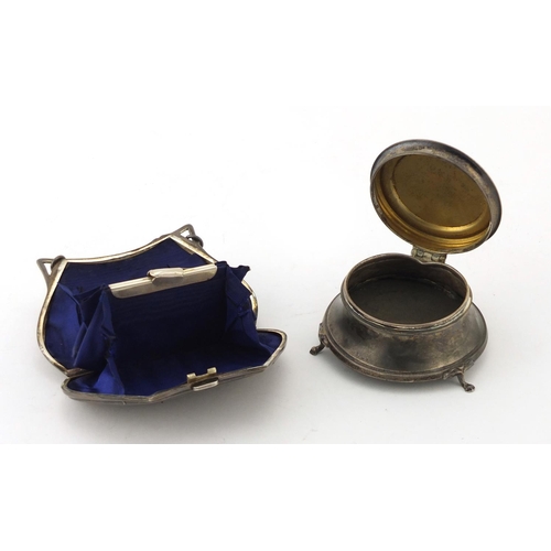 858 - Art Nouveau silver coin purse and a silver capstan inkwell with hinged lid, Birmingham hallmarks, th... 