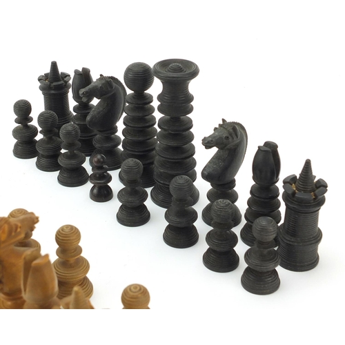 157 - Late 19th/early 20th century boxwood and ebony chess set, the largest pieces each 9cm high