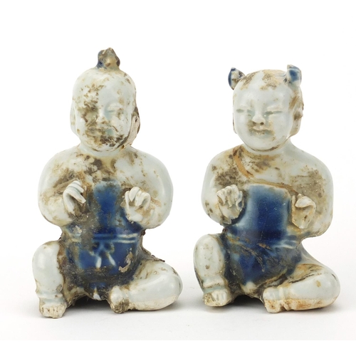 494A - Two Chinese porcelain children, the largest 11cm high