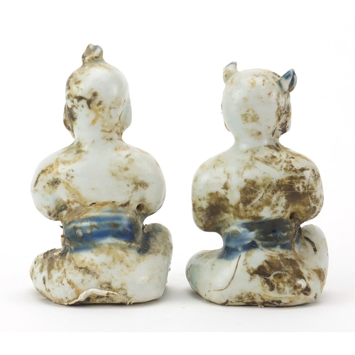 494A - Two Chinese porcelain children, the largest 11cm high