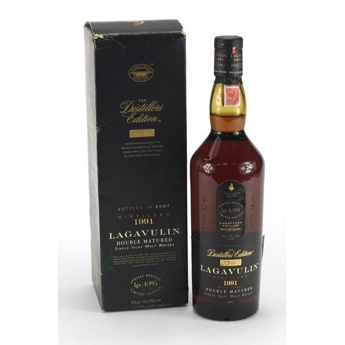 2188 - Bottle of Lagavulin 1991 single Islay malt whisky, Distillers edition with box