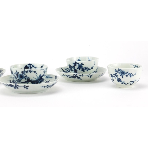 669 - Five 18th century Worcester tea bowls and saucers, each hand painted in the prunus root pattern, moo... 