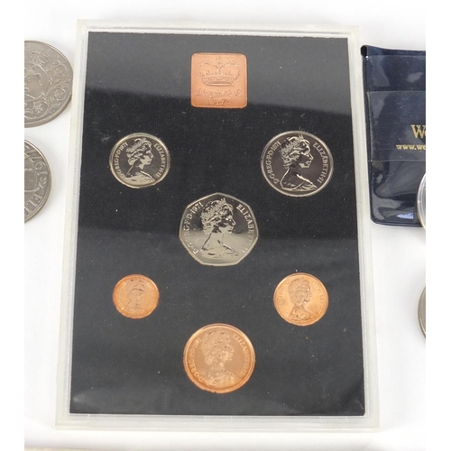 661 - Commemorative crowns, five pound coin and 1971 coin set