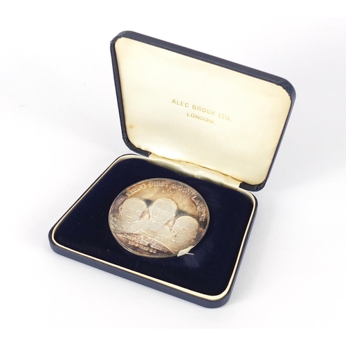 2801 - Mans first moons landing commemorative silver medal with fitted case, limited edition 886/2500, appr... 