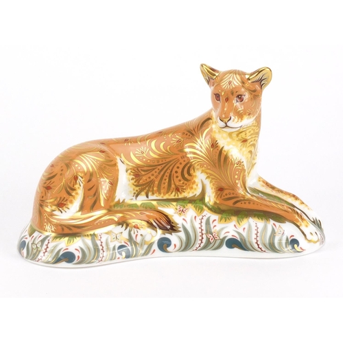 2522 - Royal Crown Derby lioness paperweight with stopper, 18cm in length