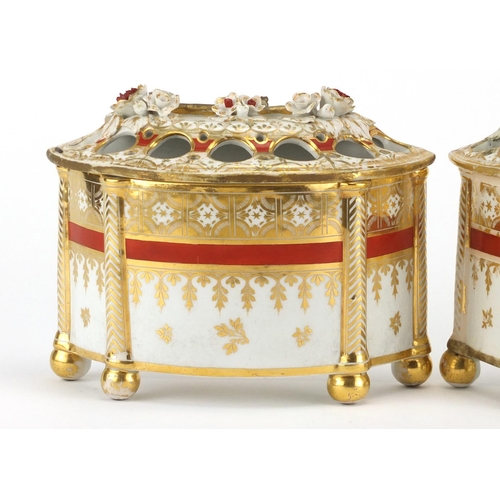 672 - Pair of early 19th century Chamberlain Worcester bough pots with floral encrusted pierced lids, each... 
