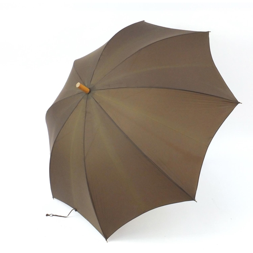 109 - Black Forest parasol with carved rabbit head handle and 18ct gold plated collar, 90.5cm in length
