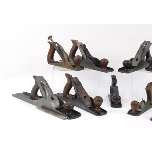 189 - Nine vintage wood working planes including Millers Falls, No.5, No.6 and No.3
