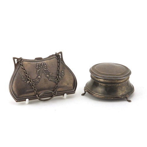 858 - Art Nouveau silver coin purse and a silver capstan inkwell with hinged lid, Birmingham hallmarks, th... 