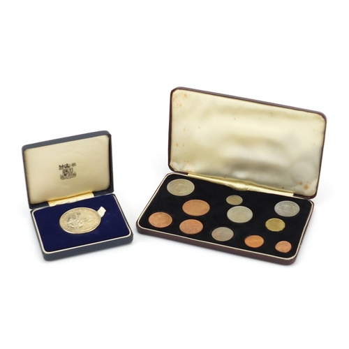 2800 - Elizabeth II 1968 specimen coin set and a silver Prince of Wales Investiture medal, approximate weig... 