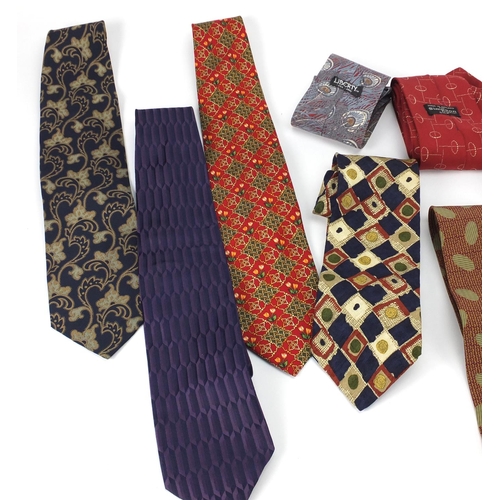 2705 - Twelve gentleman's silk scarves including Liberty, Gianfranco Ferré, Giorgio Armani, Jaeger and Hugo... 