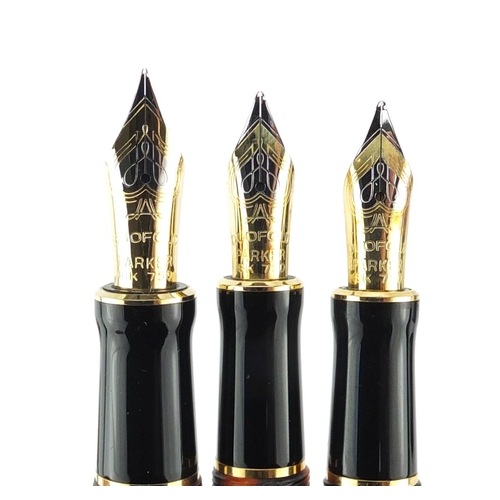 2713 - Unused Parker Duofold amber chequered three pen set, the smallest stamped sample, each with 18k gold... 