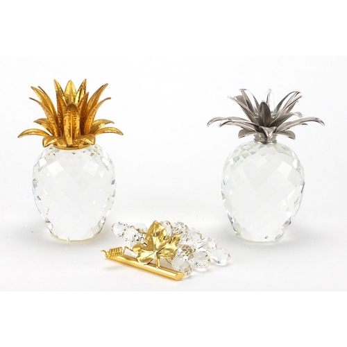 2577 - Two Swarovski crystal pineapples and bunch of grapes, the largest 11.5cm high