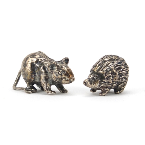 2852 - Silver model of a mouse and hedgehog, dated London 1975 -76, the mouse 2cm in length, approximate we... 