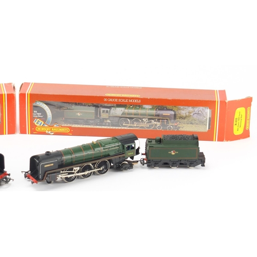 2634 - Two Hornby OO gauge locomotives with boxes, BR class 9F 2-10-0 and BR class 7MT, Morning Star