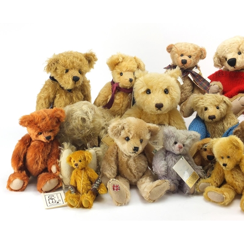 2648 - Eighteen teddy bears with jointed limbs including Steiff British Collectors 1906 replica, Susan Jane... 