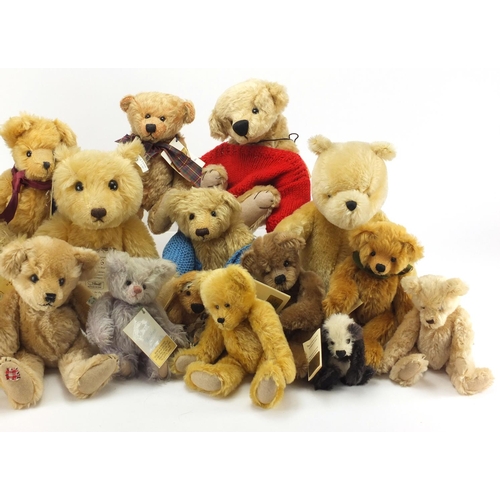 2648 - Eighteen teddy bears with jointed limbs including Steiff British Collectors 1906 replica, Susan Jane... 