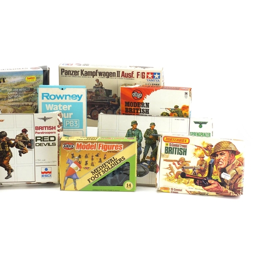 2658 - Predominantly model soldiers with boxes, including Matchbox, Airfix and Tamiya