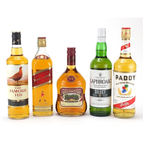 2422 - Bottle of Appleton Estate Jamaica rum and four bottles whisky comprising Paddy, The Famous Ted, John... 