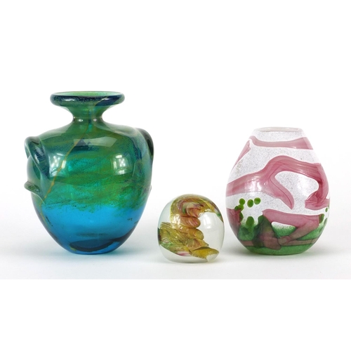 2471 - Mdina twin handled glass vase together with a Mtarfa vase and paperweight, the largest 14cm high