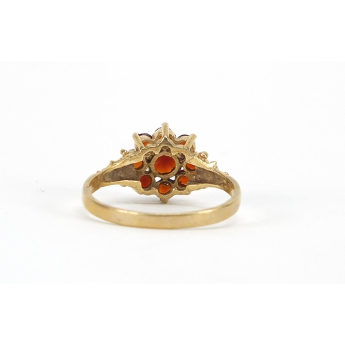 3076 - 9ct gold garnet flower head ring, size P, approximate weight 2.3g