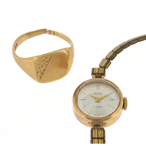 3043 - Ladies 9ct gold wristwatch and a 9ct gold signet ring, approximate weight 18.2g