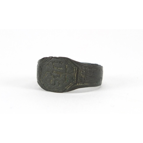 3080 - Late Roman metal ring engraved sun, size O