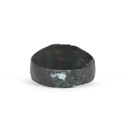 3080 - Late Roman metal ring engraved sun, size O