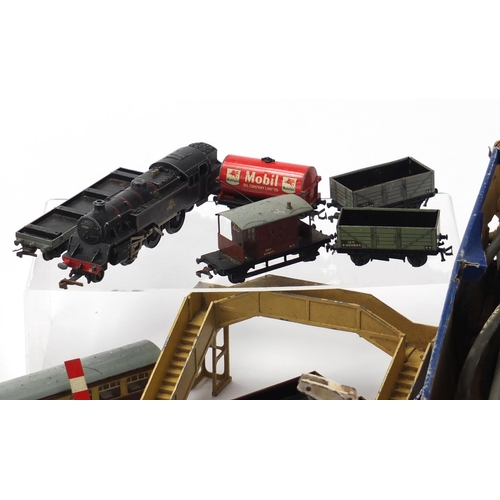 2643 - Hornby Dublo OO gauge model railway including two locomotives, 69567 and 80054