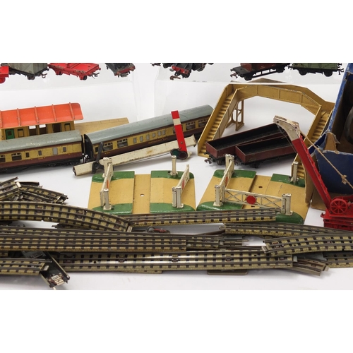 2643 - Hornby Dublo OO gauge model railway including two locomotives, 69567 and 80054