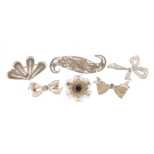 3079 - Six silver filigree brooches, the largest 5.5cm in length, approximate weight 22.8g