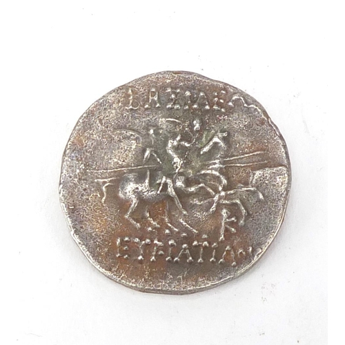 640 - Roman style Pahtarian style coin, 2.8cm in diameter, approximate weight 15.8g