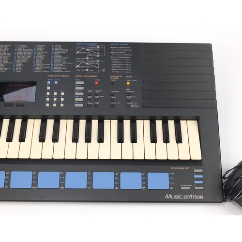 422 - Yamaha Portasound keyboard, model PSS-680