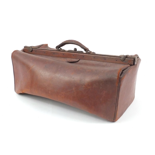 829 - Vintage brown leather Gladstone bag, 57cm wide