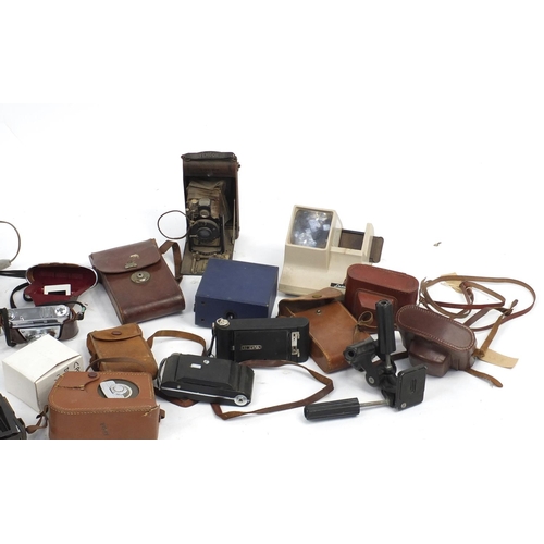 835 - Vintage and later cameras and accessories including Kodak, Goerz and Iloca