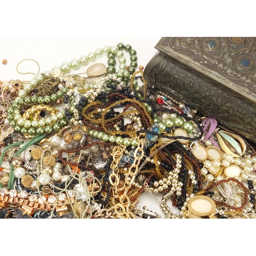 353 - Costume jewellery including brooches, necklaces and bracelets