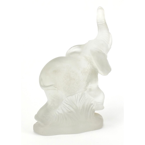 487 - Frosted glass model of an elephant, 25cm high