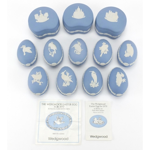 513 - Wedgwood blue and white Jasper Ware trinkets