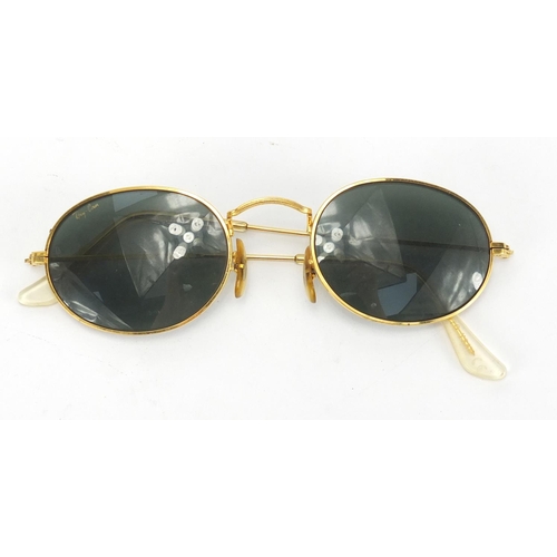 433 - Pair of vintage Ray-ban sunglasses with case