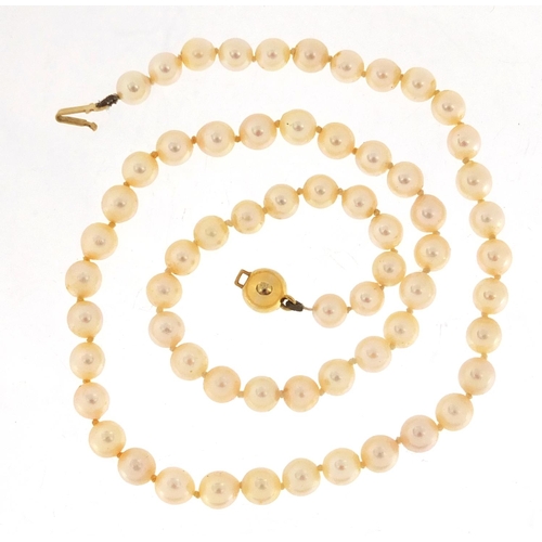 323 - Single string pearl necklace with 9ct gold clasp, 38cm in length, approximate weight 13.6g