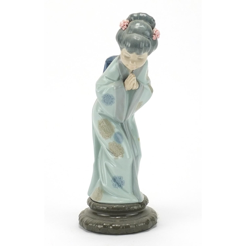 2125 - Lladro figurine with box, Japonesita Sayonara number 4989, 26cm high