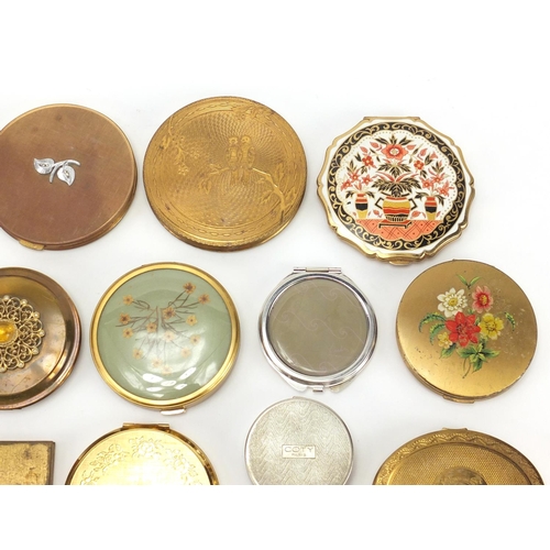 2317 - Fifteen vintage ladies compacts including Stratton and Coty
