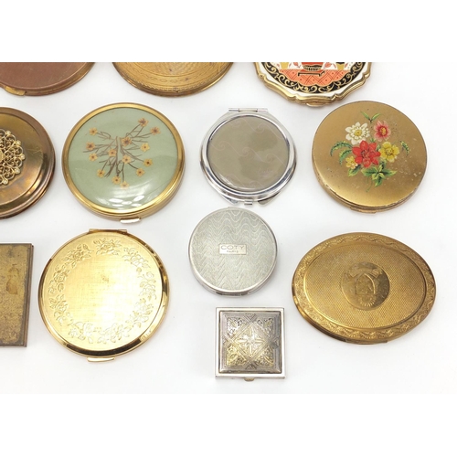 2317 - Fifteen vintage ladies compacts including Stratton and Coty