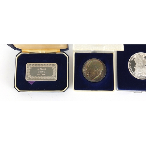 2329 - Five silver coins and medallions including Den Norske creditbank, four with fitted cases