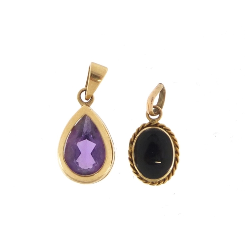 2484 - 9ct gold black onyx signet ring size L and two 9ct gold pendants, approximate weight 4.5g