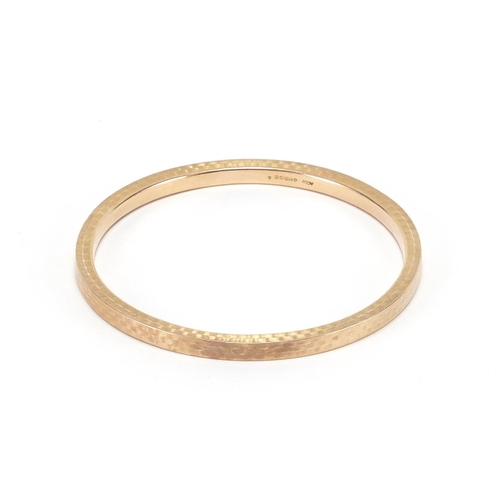 2385 - Large 9ct gold bangle with engine turned decoration, Birmingham 1925, 8.5cm in diameter, approximate... 