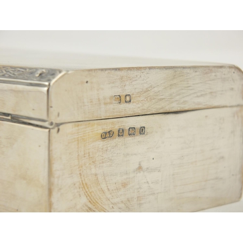 523 - Arts & Crafts rectangular silver cigar box, by Deakin & Francis Ltd Birmingham 1913, 18cm wide, appr... 